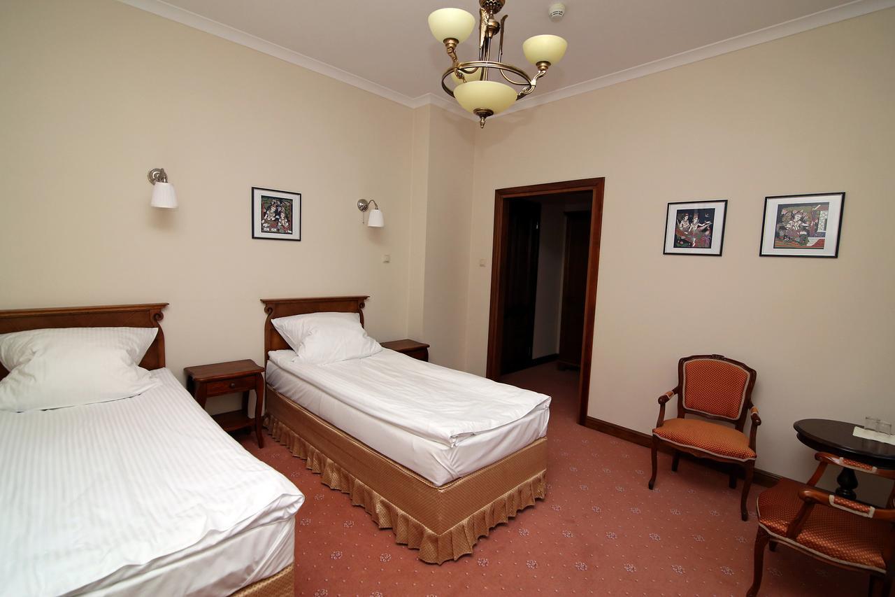 Dwor Bieland Bed & Breakfast Elblag Dış mekan fotoğraf